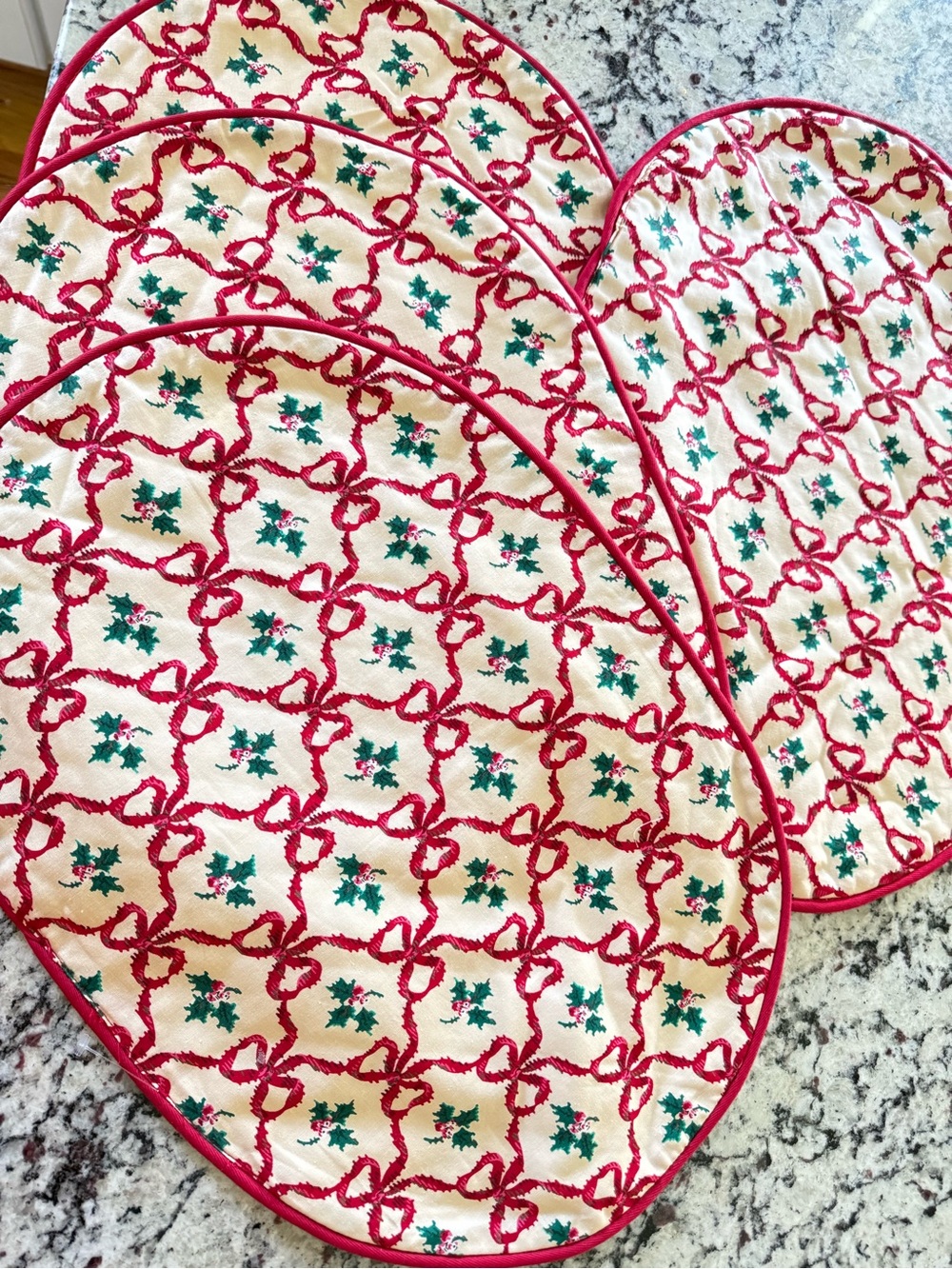 Holiday Red and Green Placemat Set 4
